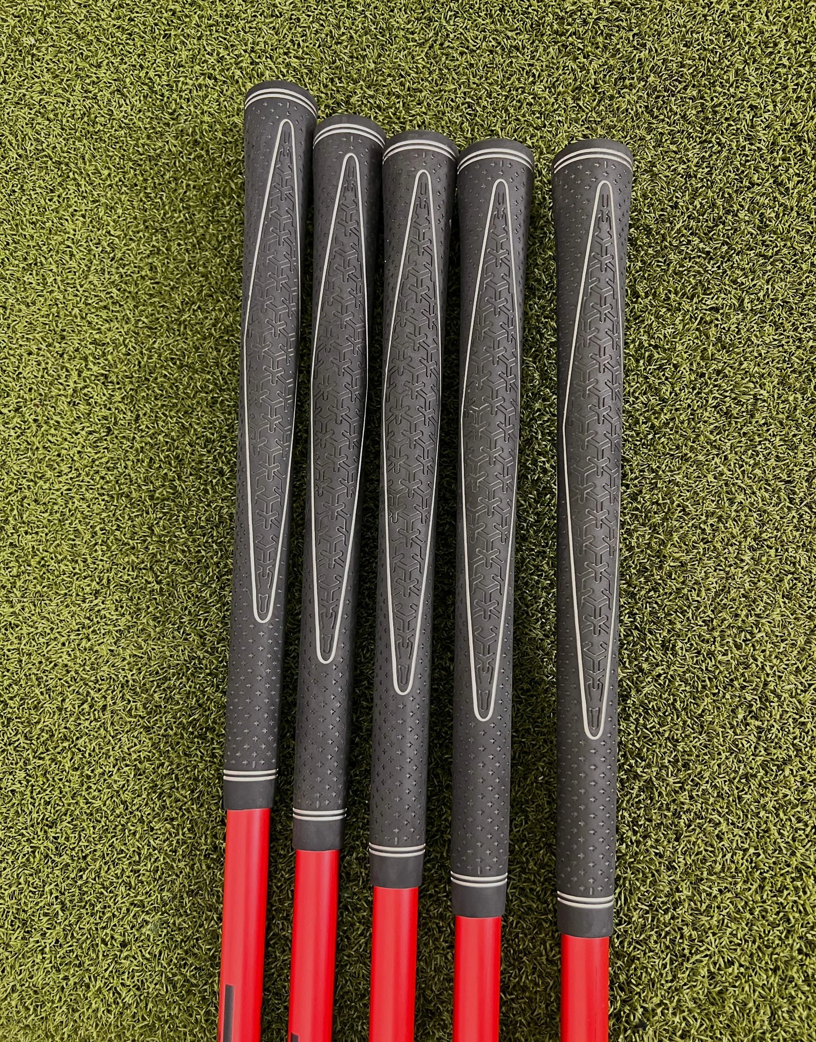 Www.chipnputt.com Callaway Edge 7-PW+AW Iron Set, RH, Edge Regular Graphite & Stock Grips- Great! 13 Www.chipnputt.com Callaway Edge 7-PW+AW Iron Set, RH, Edge Regular Graphite & Stock Grips- Great! - Image 11